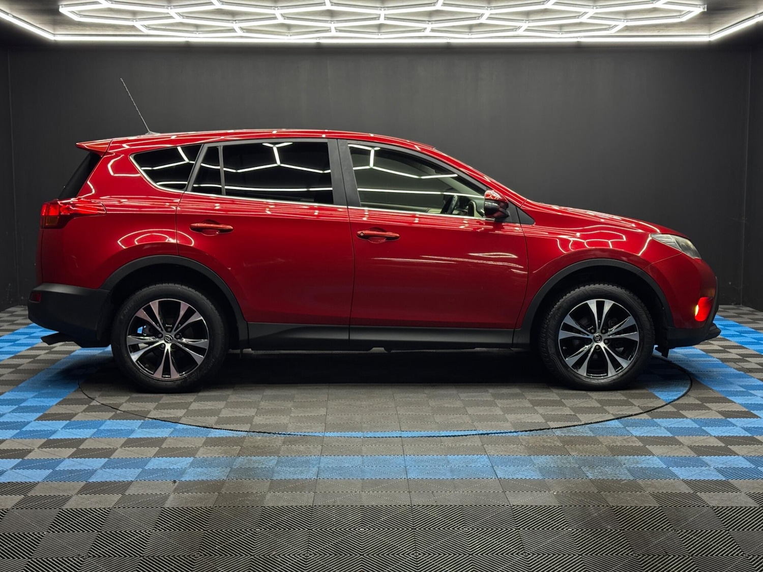 Used Toyota RAV4 2015 for sale - 77625281: Photo 4