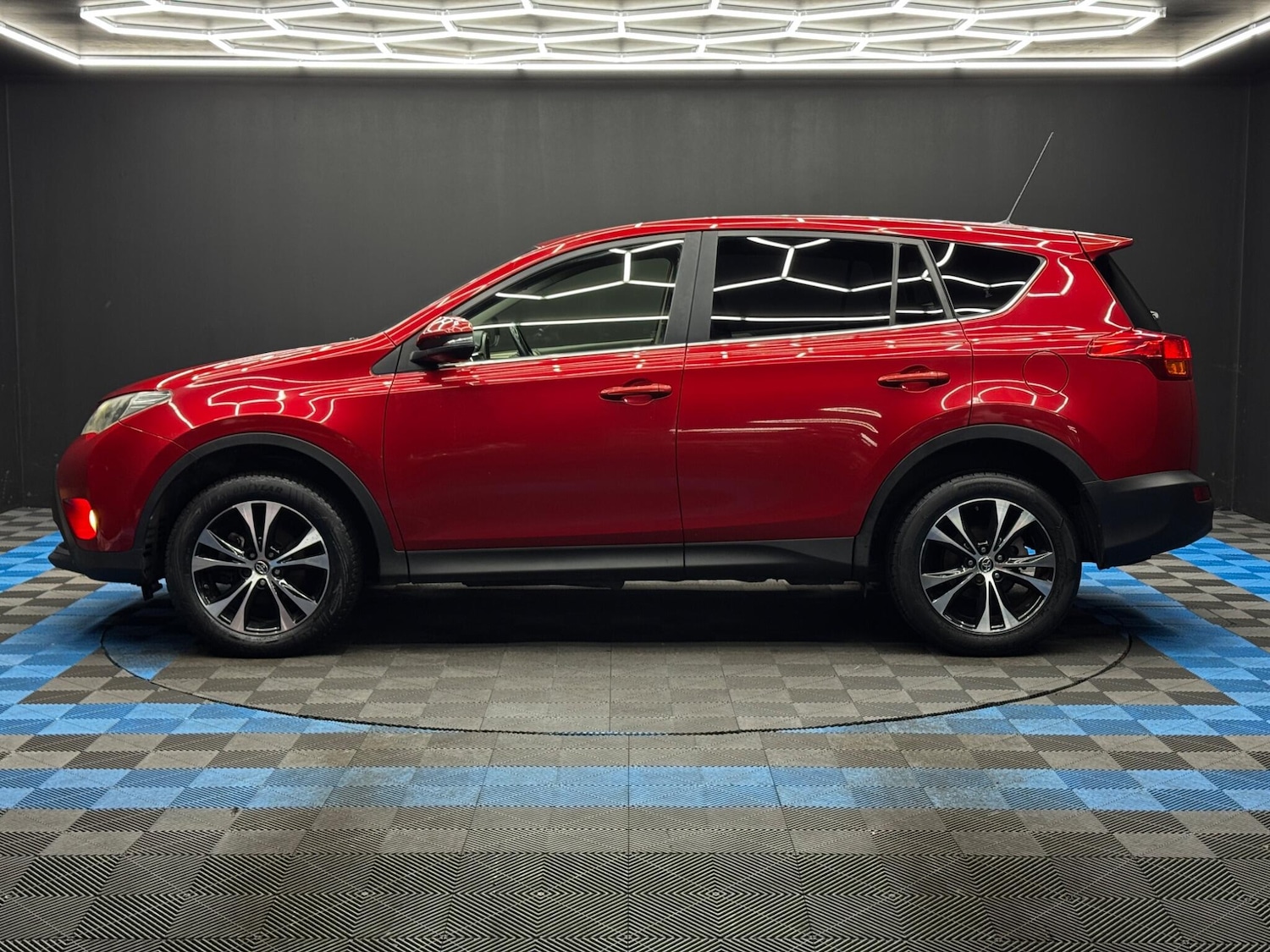 Used Toyota RAV4 2015 for sale - 77625281: Photo 8