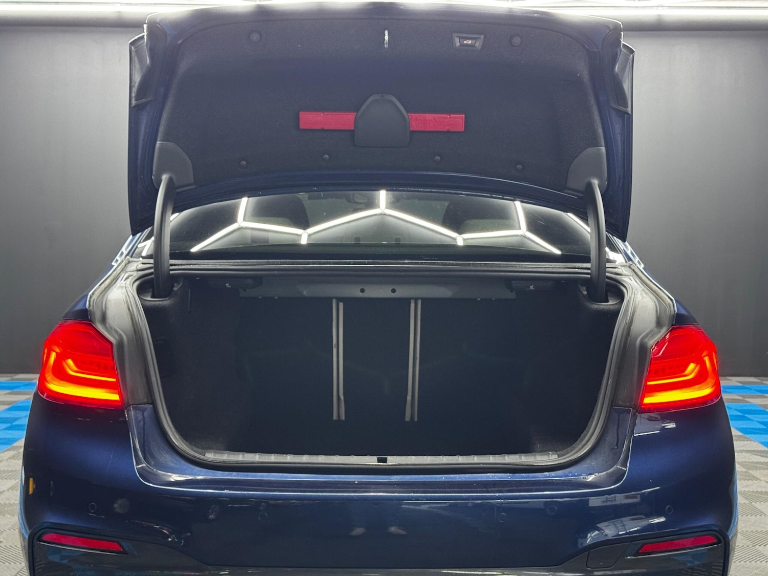 Used BMW 5 Series 2018 for sale - 76658778: Photo 42