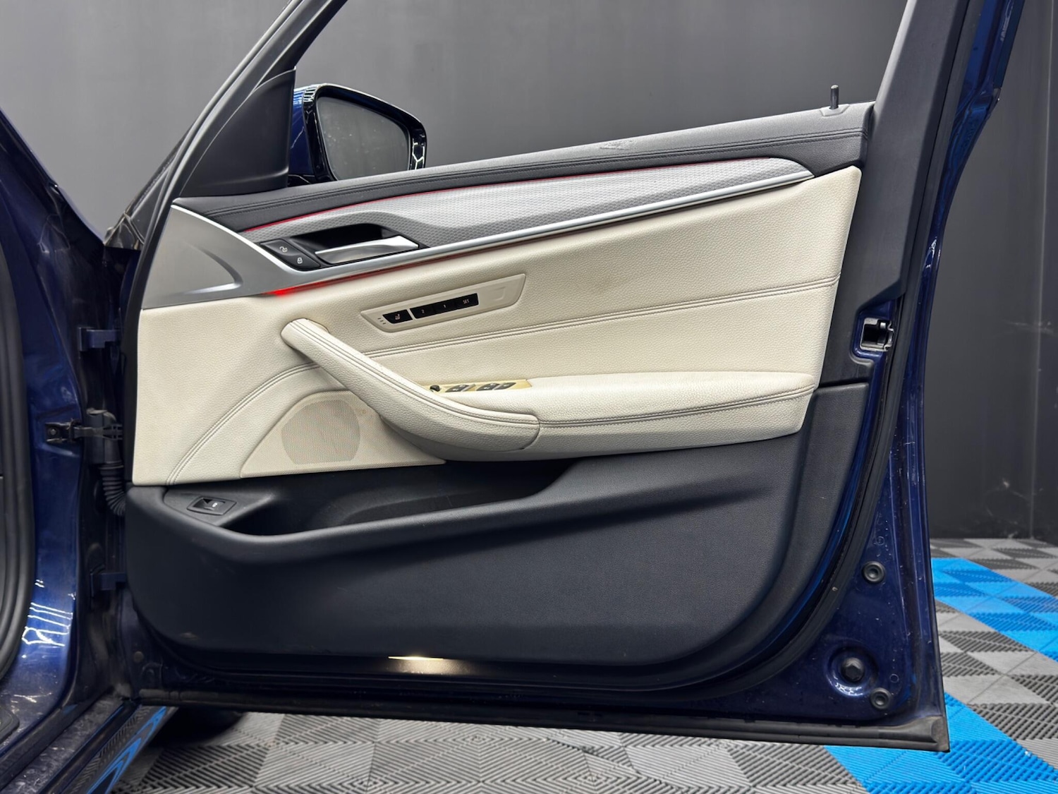 Used BMW 5 Series 2018 for sale - 76658778: Photo 44