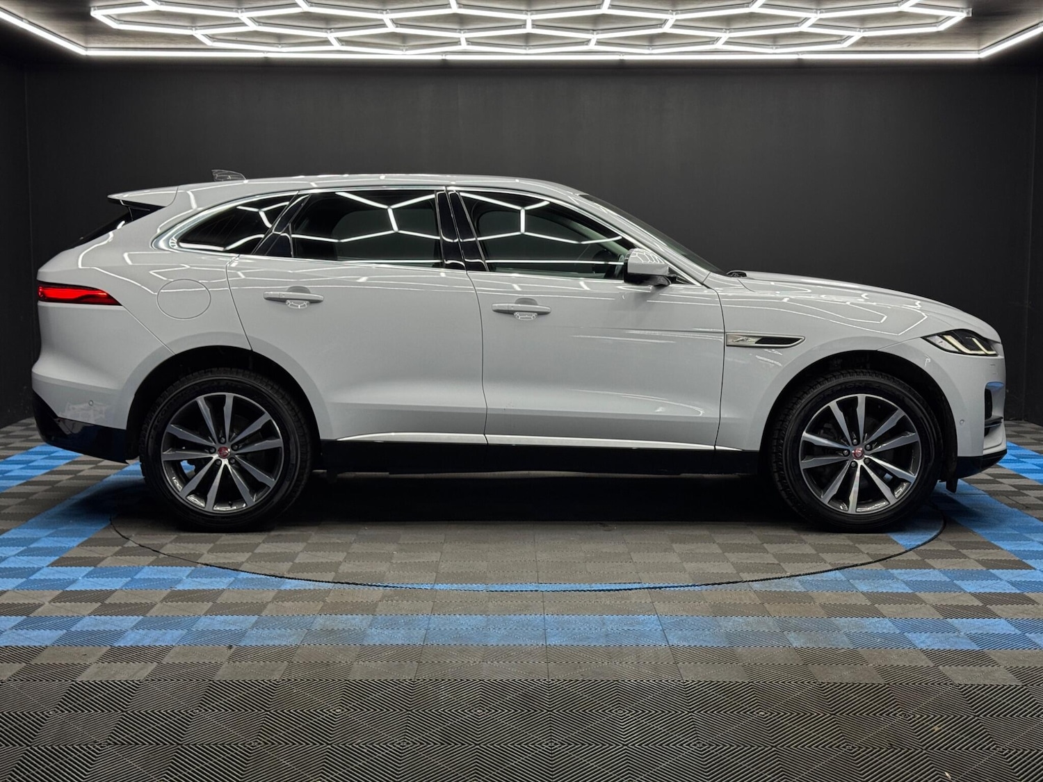 Used Jaguar F-Pace 2021 for sale - 77957829: Photo 4