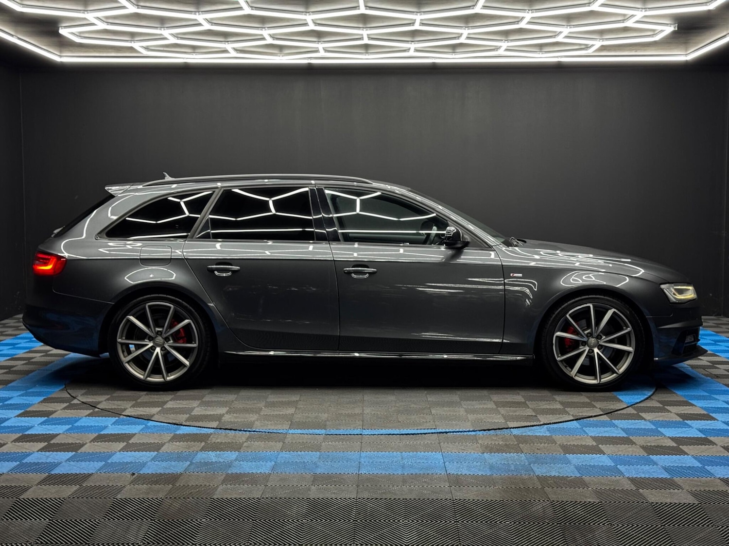 Used Audi A4 2015 for sale - 76549173: Photo 4