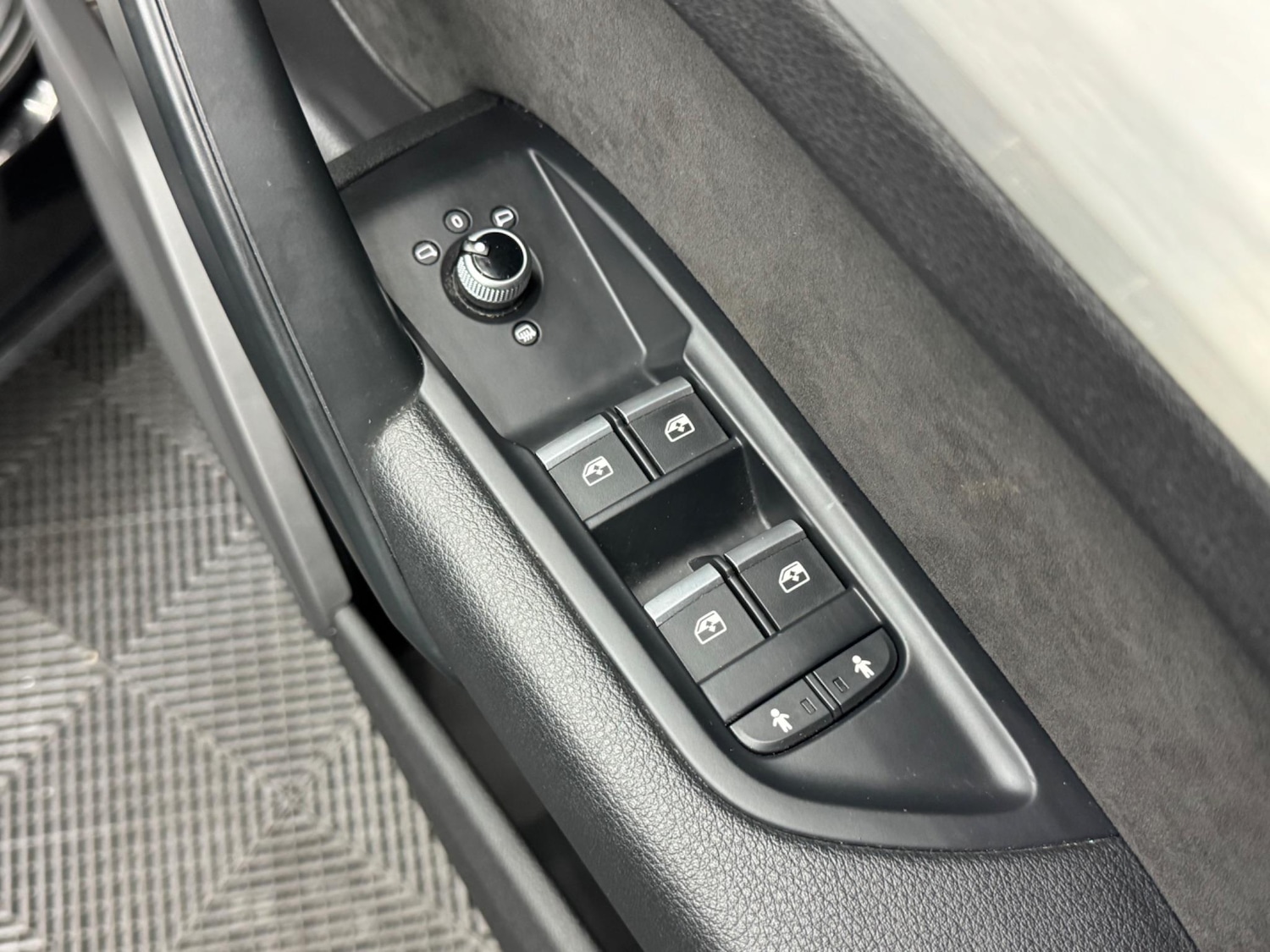 Used Audi Q5 2017 for sale - 77359128: Photo 39