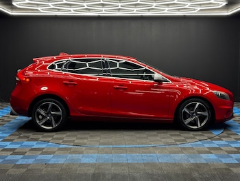 Used Volvo V40 2015 for sale - 79348418: Photo