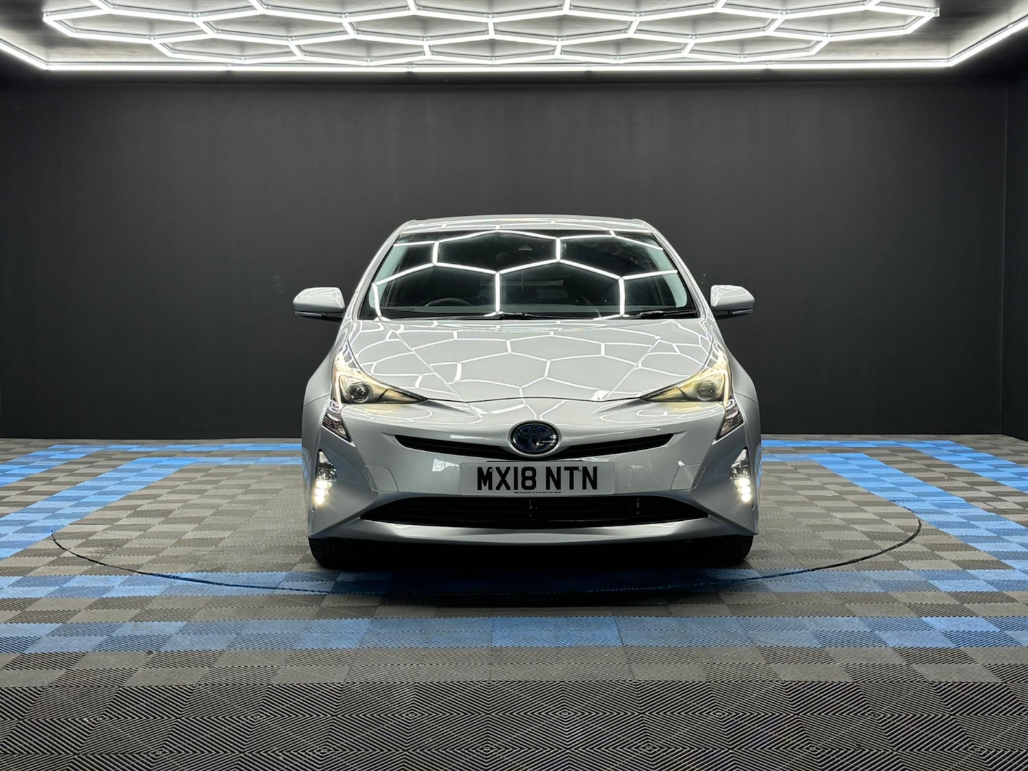 Used Toyota Prius for sale - 76991154: Photo 2