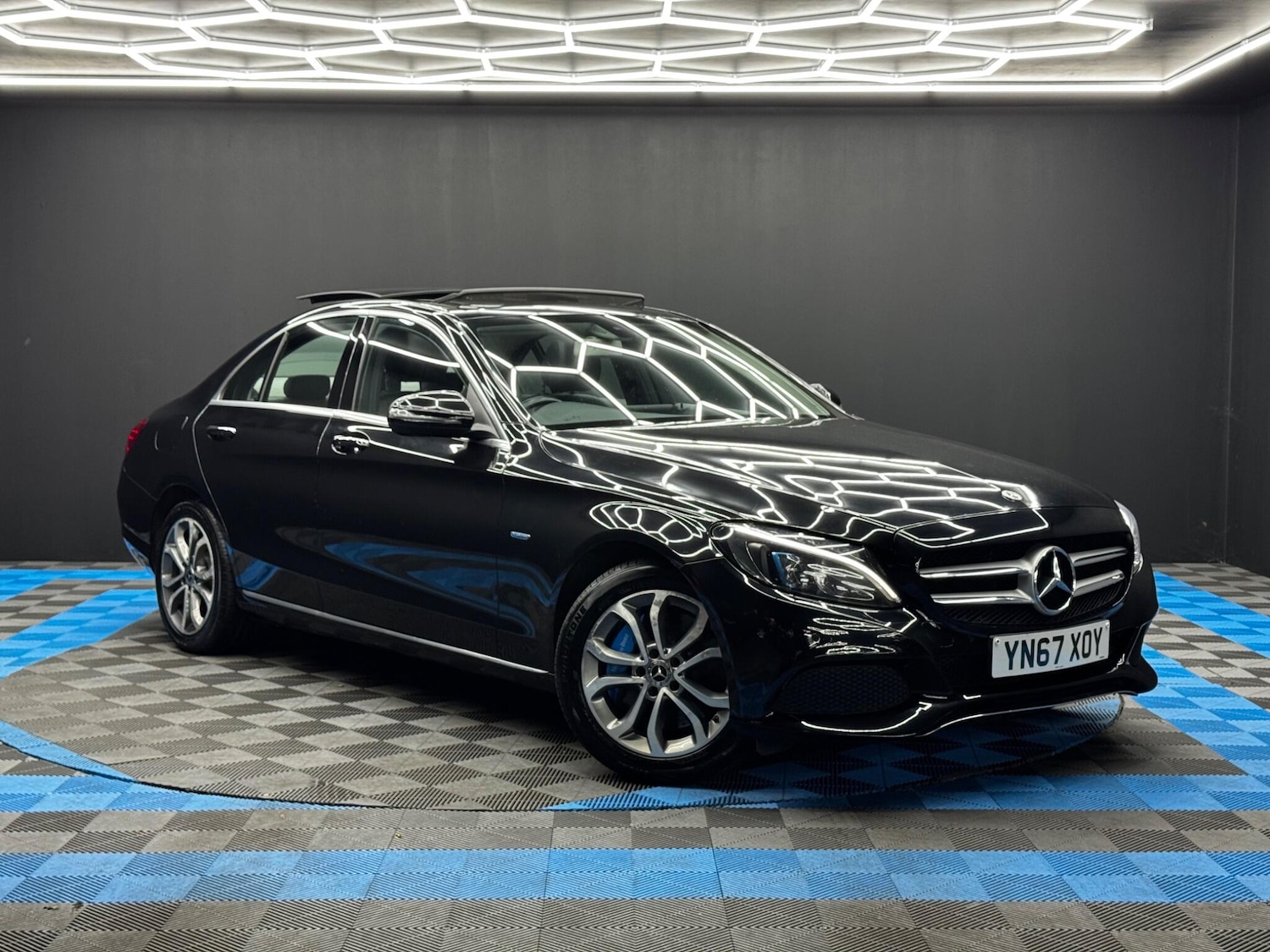 Used Mercedes-Benz C Class 2017 for sale - 76440667: Photo 1