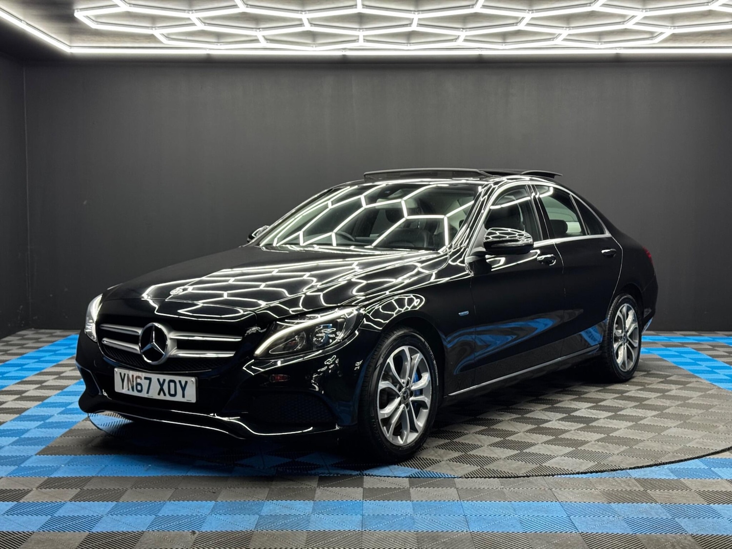 Used Mercedes-Benz C Class 2017 for sale - 76440667: Photo 3