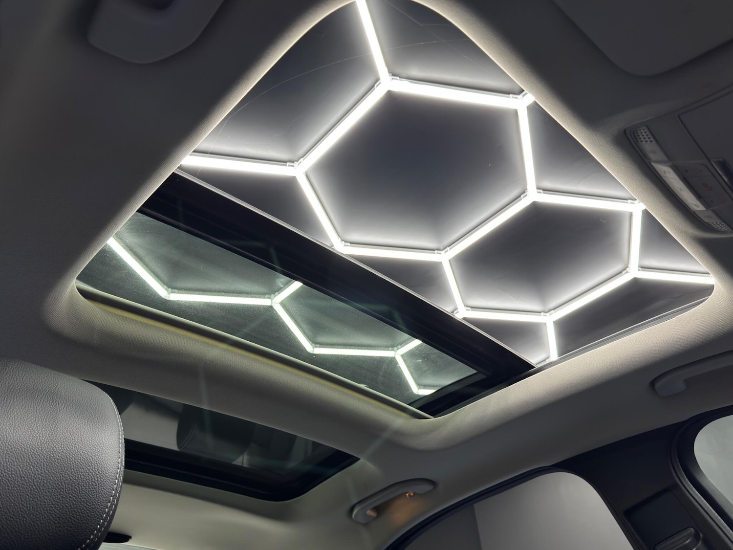 Used Mercedes-Benz C Class 2017 for sale - 76440667: Photo 35