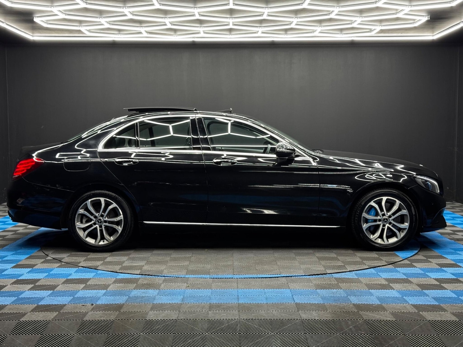 Used Mercedes-Benz C Class 2017 for sale - 76440667: Photo 4