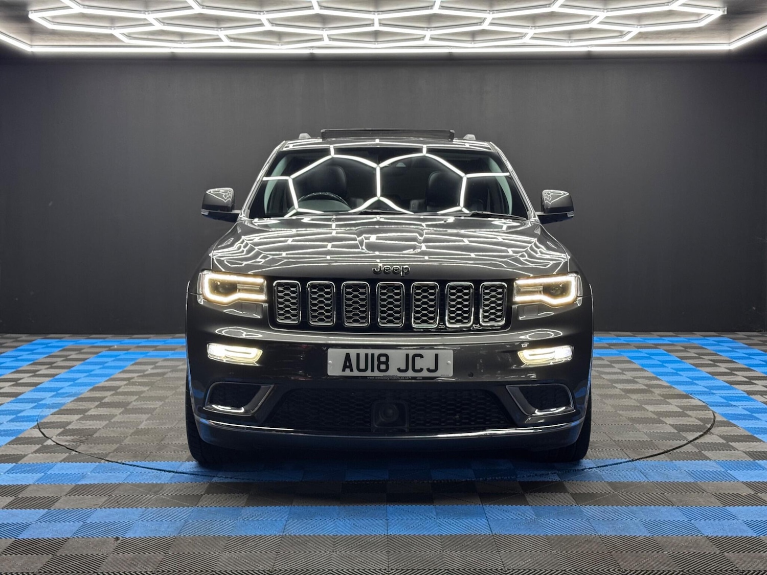 Used Jeep Grand Cherokee 2018 for sale - 76728837: Photo 2