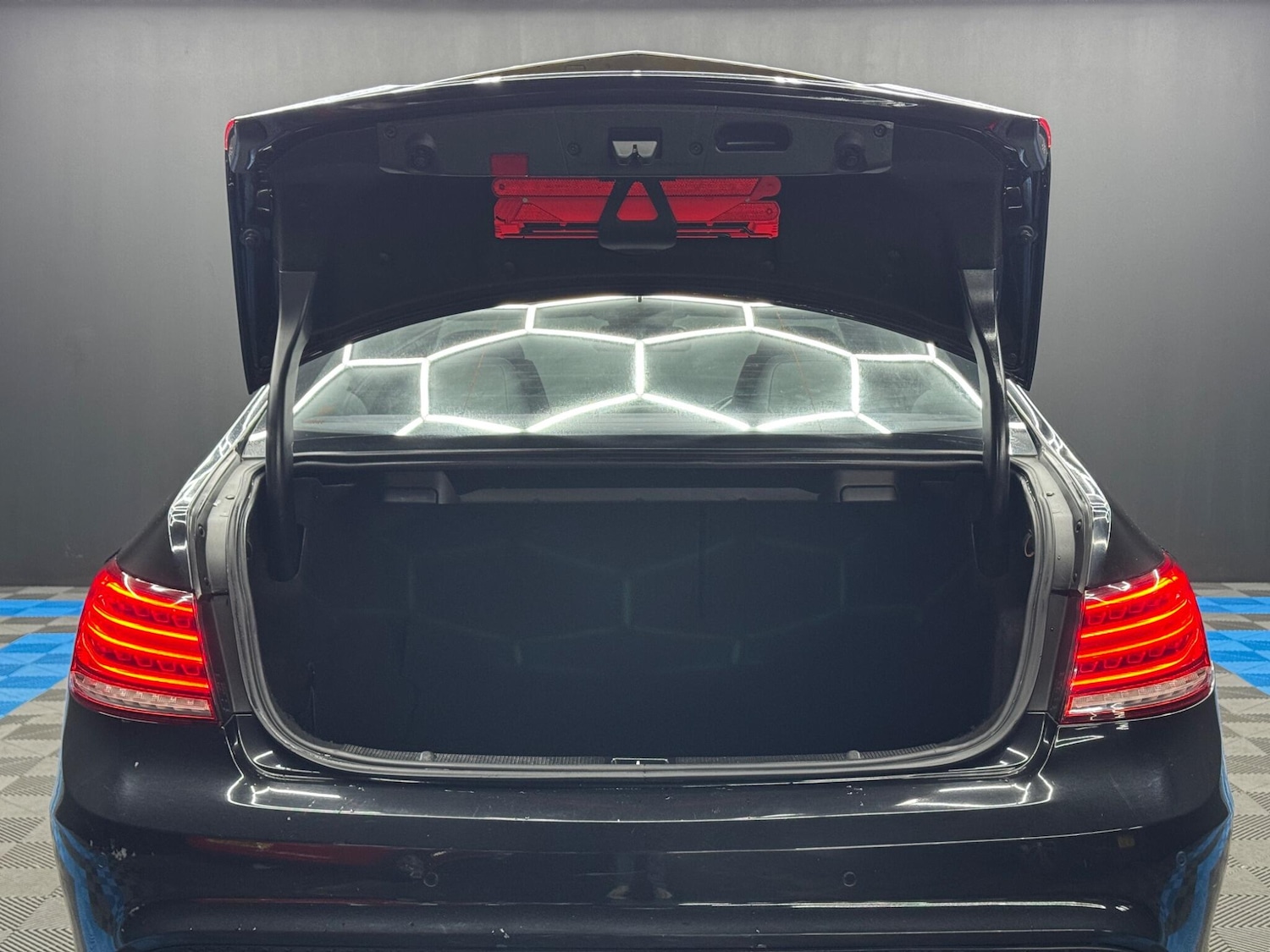 Used Mercedes-Benz E Class for sale - 77549660: Photo 35