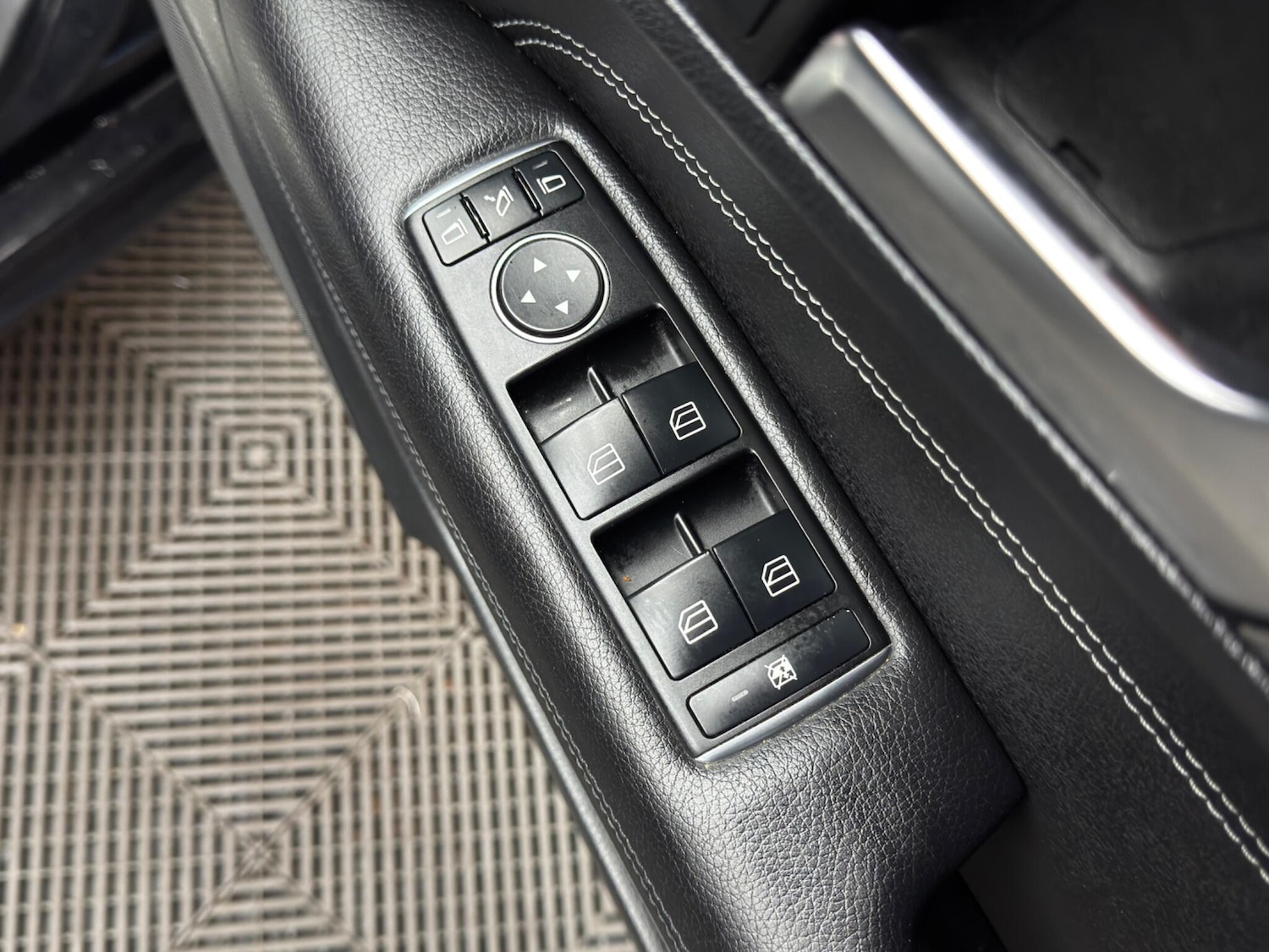 Used Mercedes-Benz E Class for sale - 77549660: Photo 38