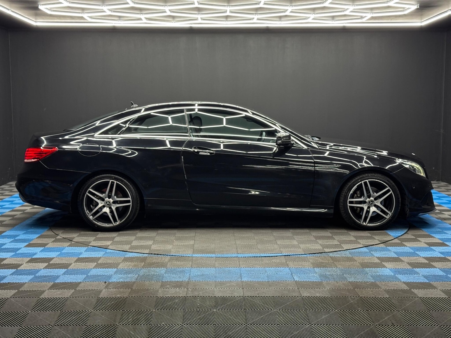 Used Mercedes-Benz E Class for sale - 77549660: Photo 4