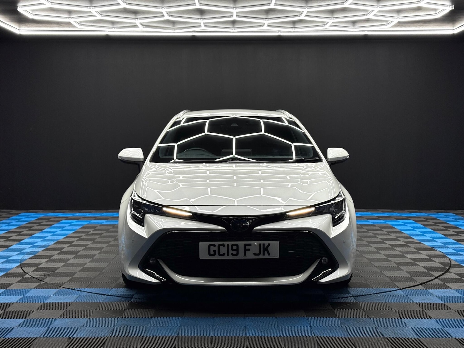 Used Toyota Corolla 2019 for sale - 76965121: Photo 2