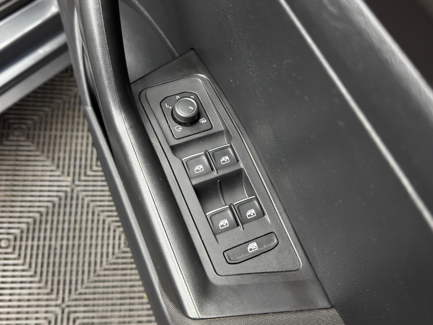 Used Volkswagen T-Roc 2019 for sale - 77050005: Photo 39