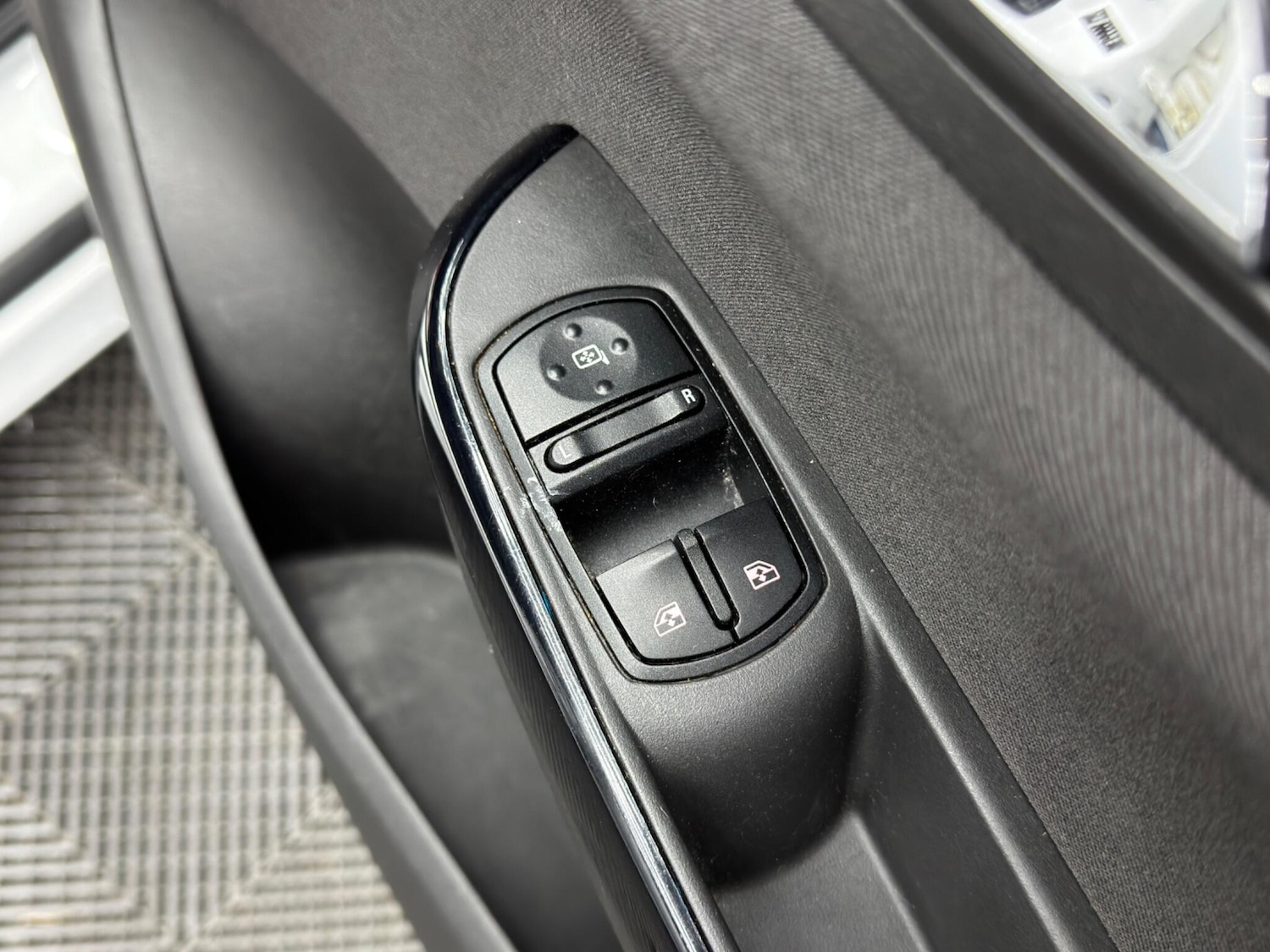 Used Vauxhall Corsa for sale - 77892698: Photo 34