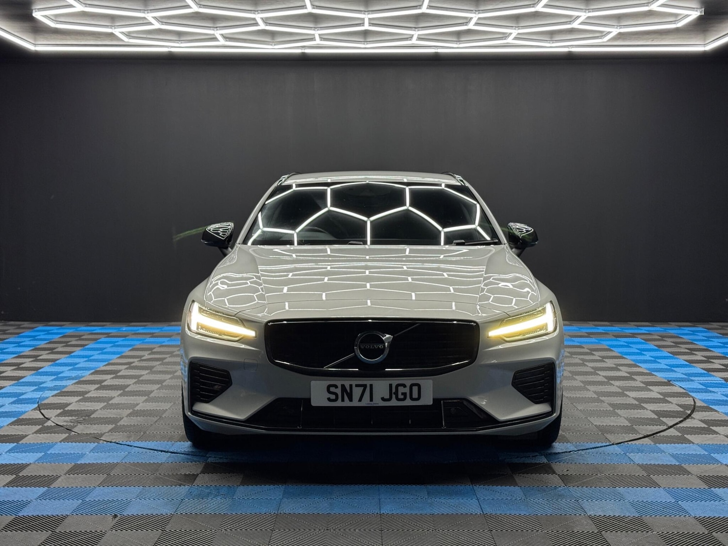 Used Volvo V60 for sale - 77016928: Photo 2