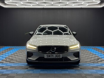 Used Volvo V60 2021 for sale - 77016928: Photo