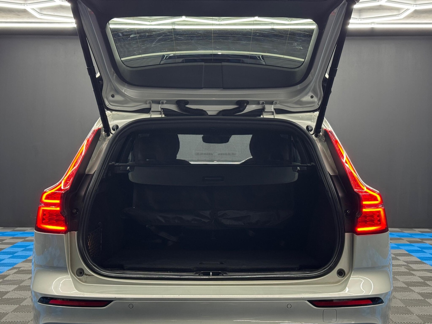 Used Volvo V60 for sale - 77016928: Photo 34