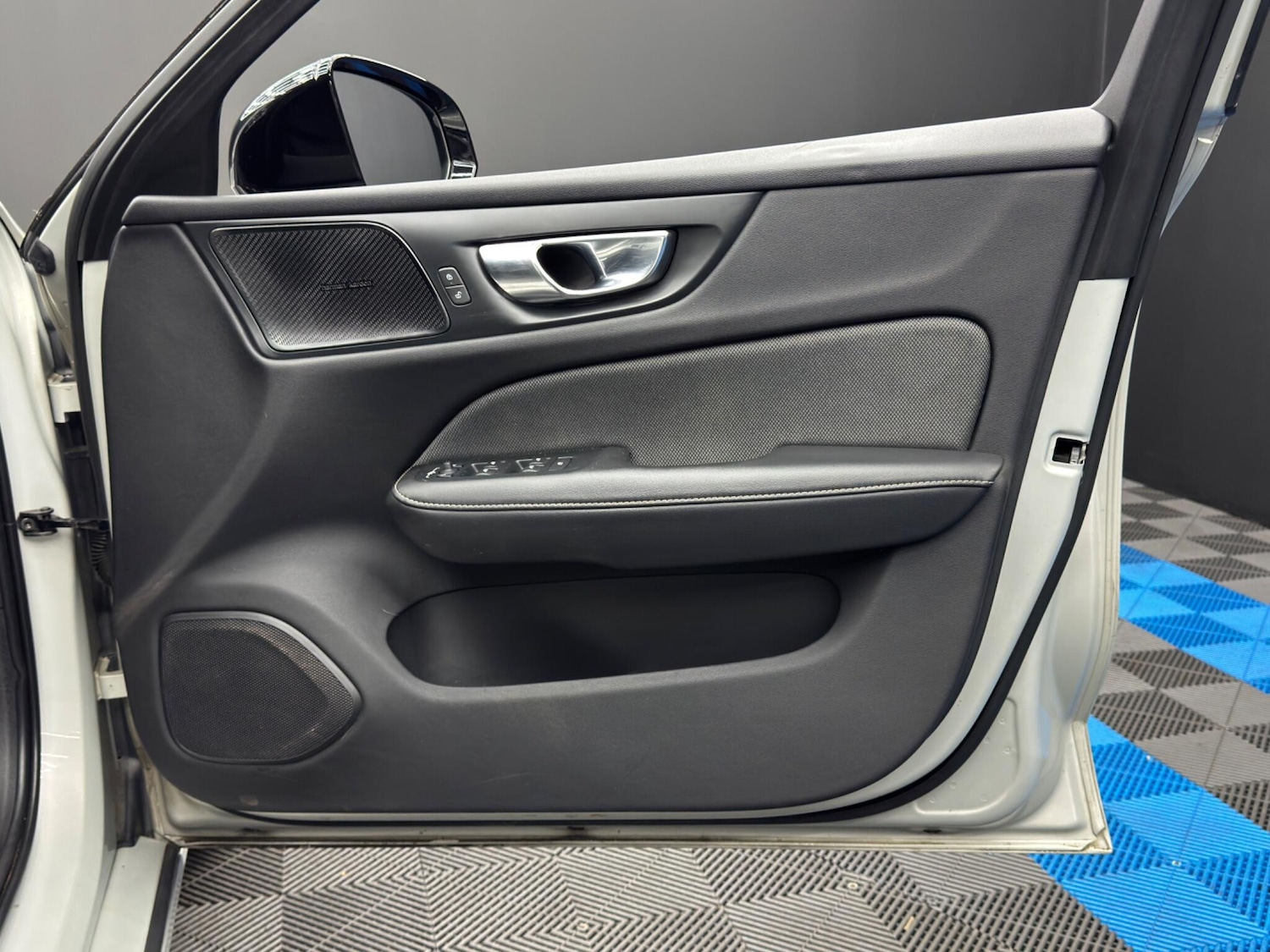 Used Volvo V60 for sale - 77016928: Photo 36