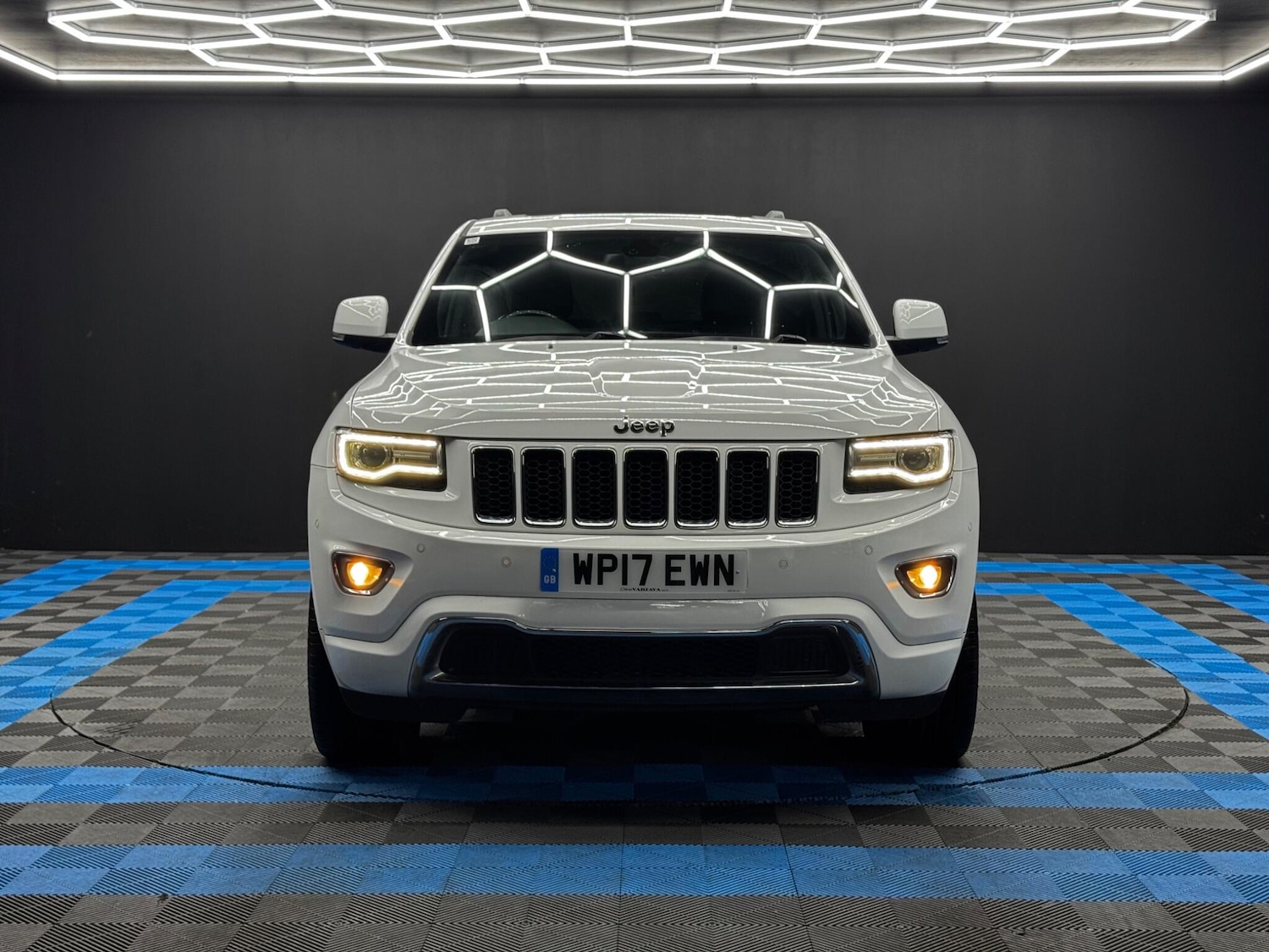 Used Jeep Grand Cherokee 2017 for sale - 76441109: Photo 2