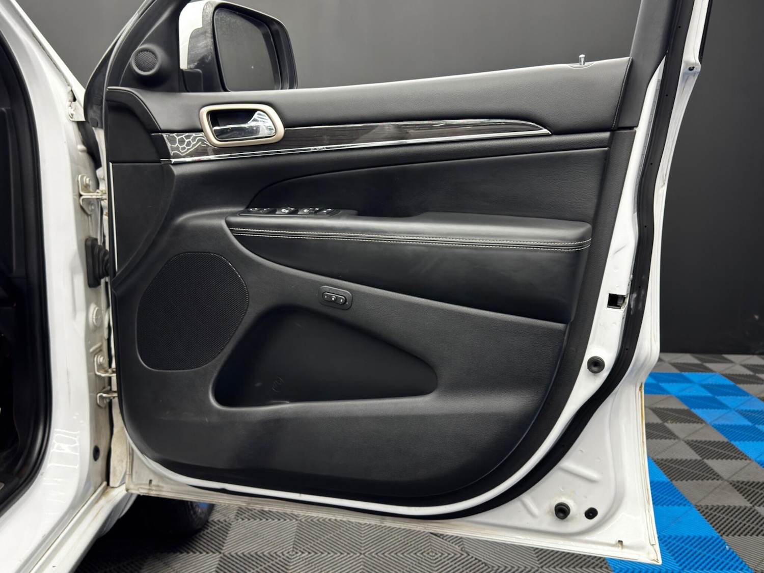 Used Jeep Grand Cherokee 2017 for sale - 76441109: Photo 41