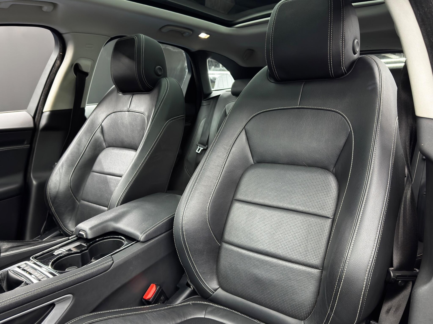 Used Jaguar F-Pace 2017 for sale - 76913112: Photo 14