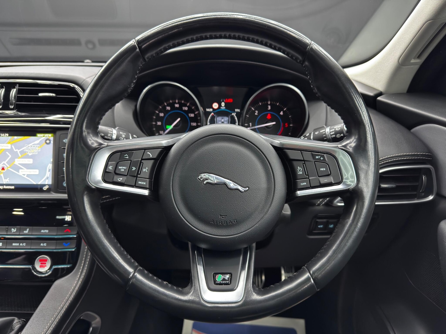 Used Jaguar F-Pace 2017 for sale - 76913112: Photo 19