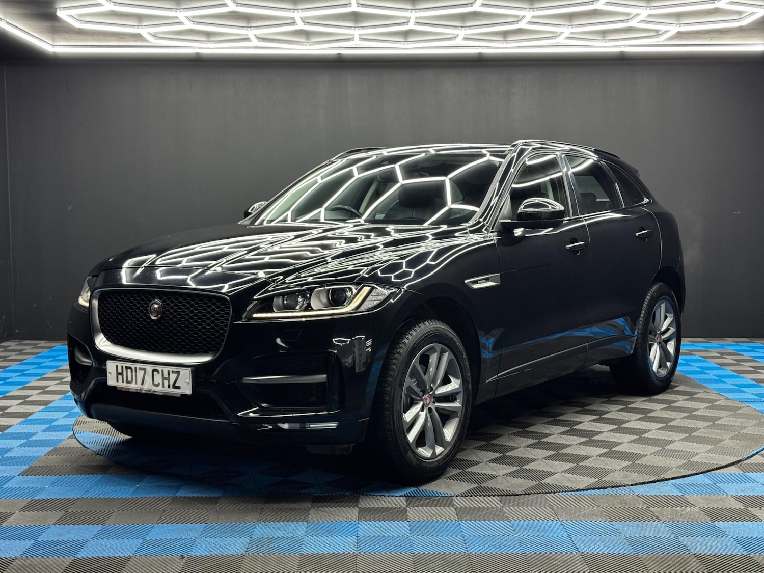 Used Jaguar F-Pace 2017 for sale - 76913112: Photo 3