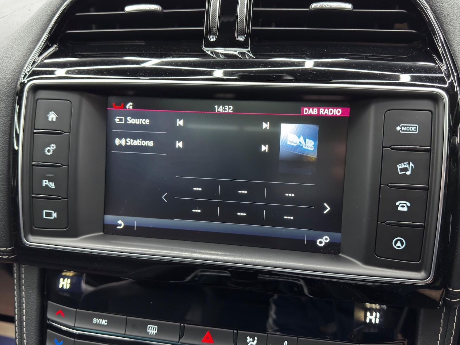 Used Jaguar F-Pace 2017 for sale - 76913112: Photo 30