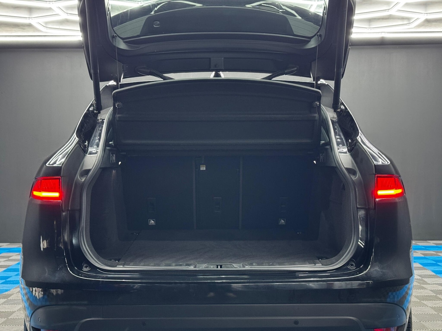 Used Jaguar F-Pace 2017 for sale - 76913112: Photo 37