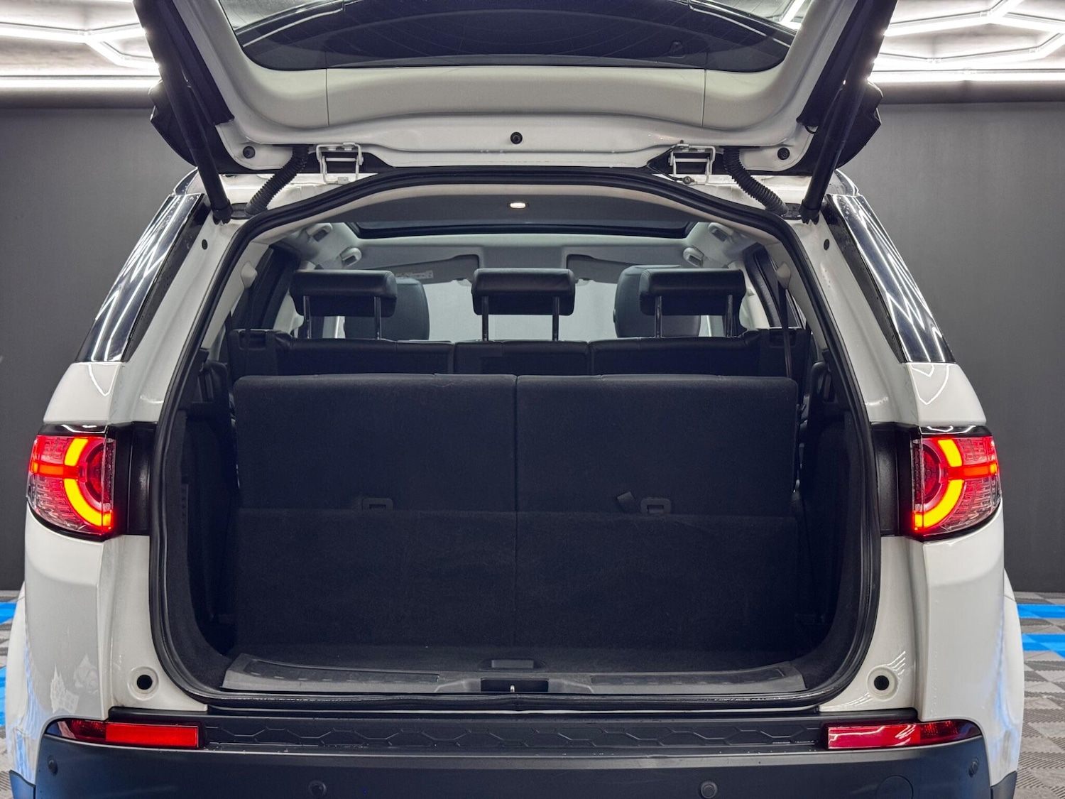 Used Land Rover Discovery Sport 2018 for sale - 76457700: Photo 33