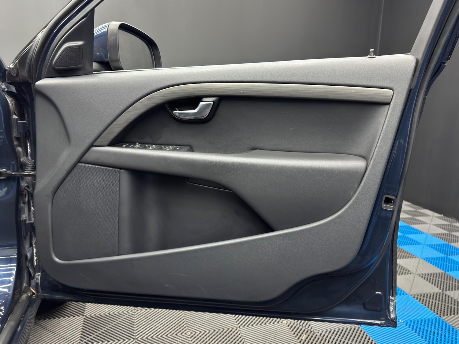 Used Volvo V70 2015 for sale - 77854276: Photo 36