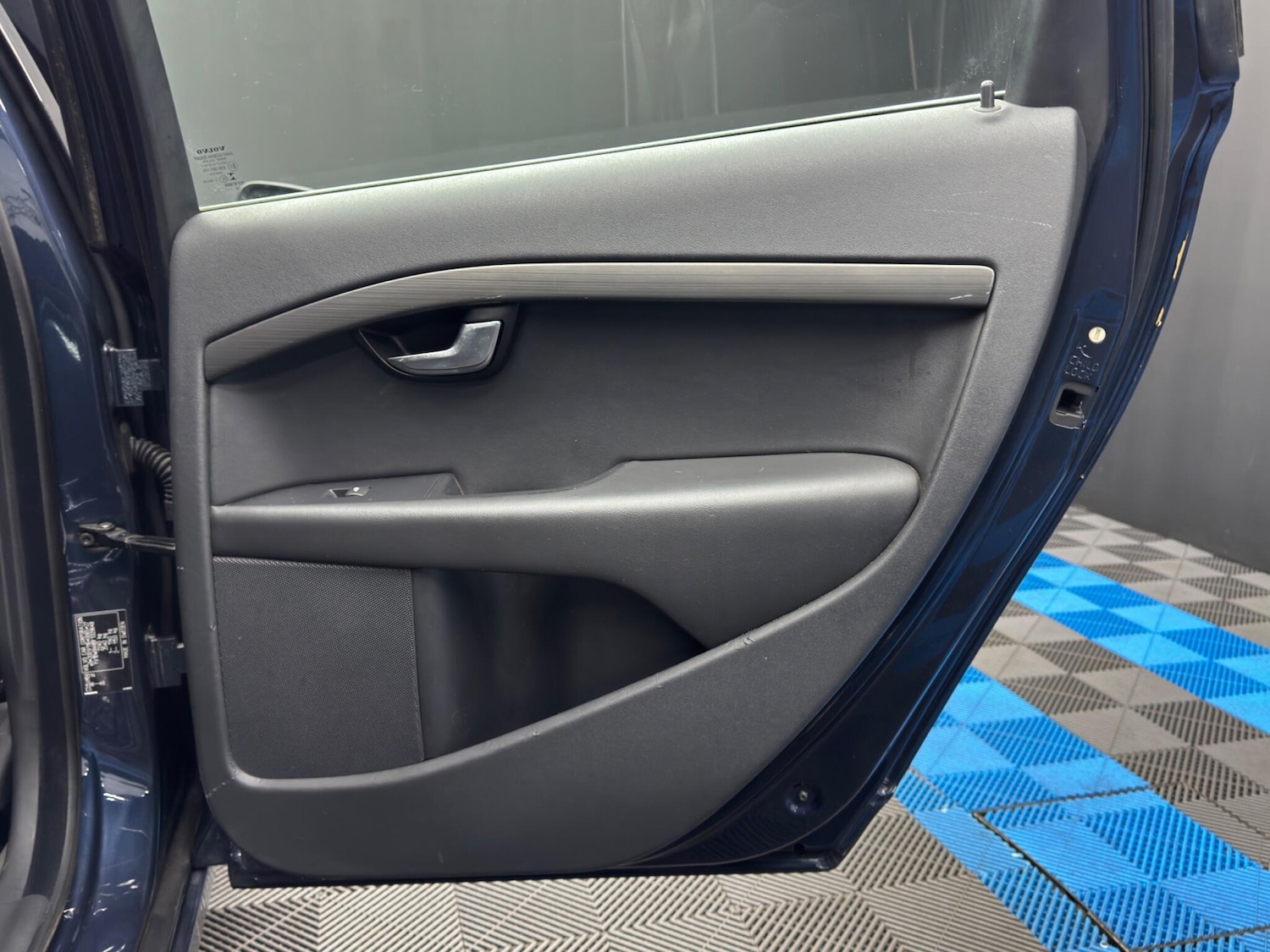 Used Volvo V70 2015 for sale - 77854276: Photo 38