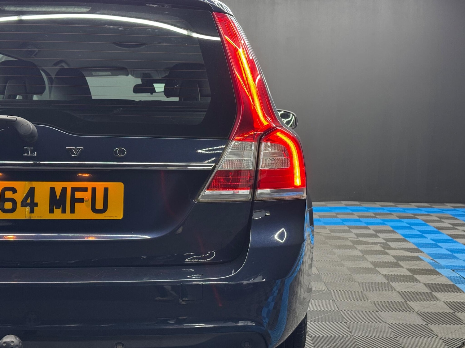 Used Volvo V70 2015 for sale - 77854276: Photo 39