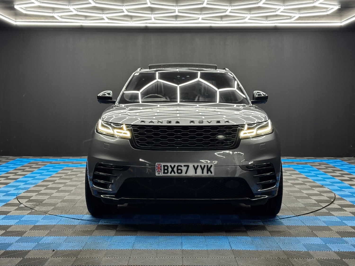 Used Land Rover Range Rover Velar 2017 for sale - 77175548: Photo 2