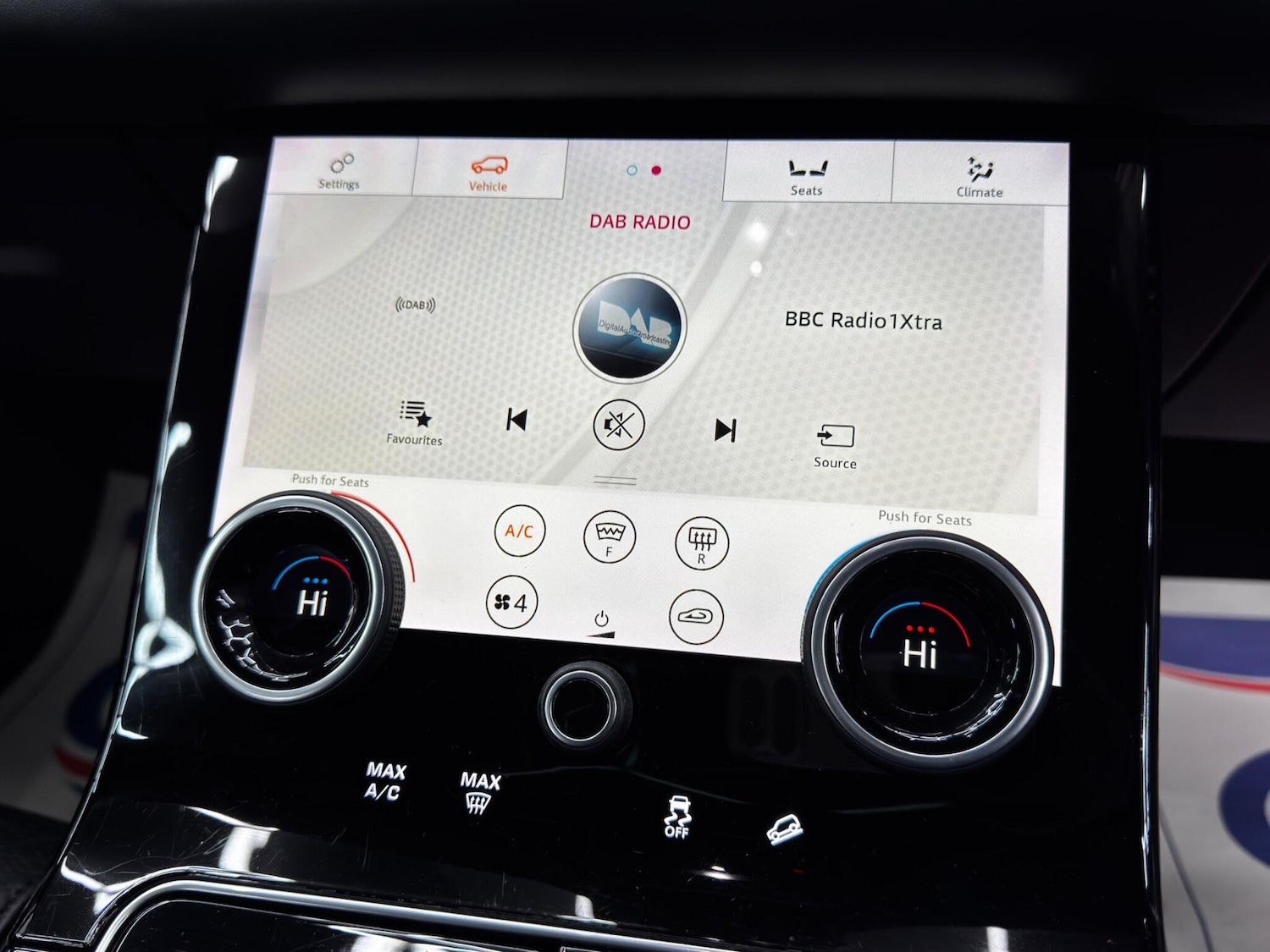 Used Land Rover Range Rover Velar 2017 for sale - 77175548: Photo 27