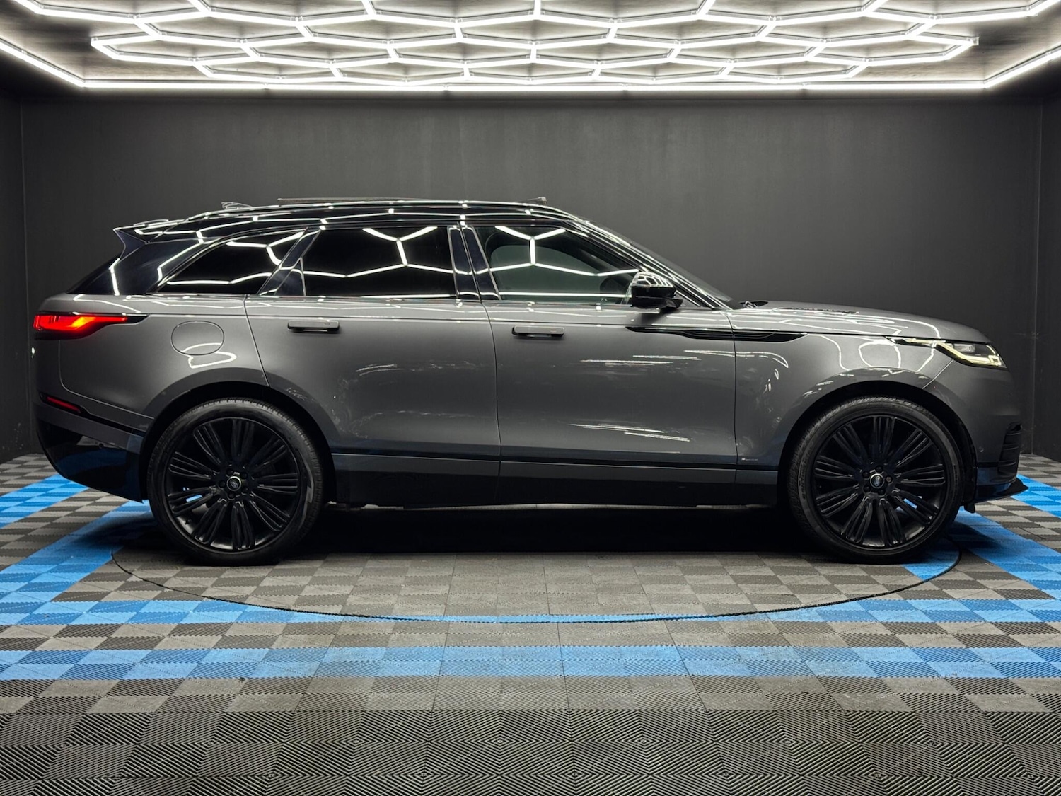 Used Land Rover Range Rover Velar 2017 for sale - 77175548: Photo 4