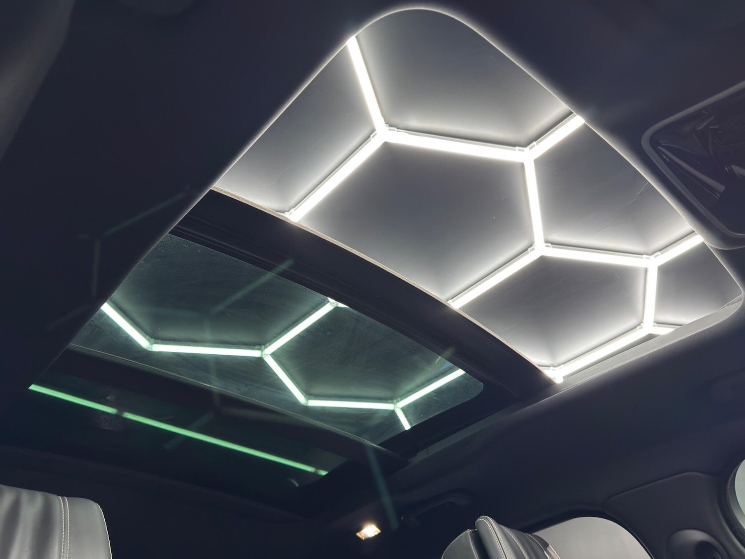 Used Land Rover Range Rover Velar 2017 for sale - 77175548: Photo 40