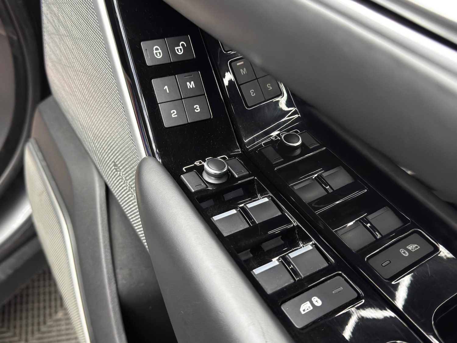 Used Land Rover Range Rover Velar 2017 for sale - 77175548: Photo 47