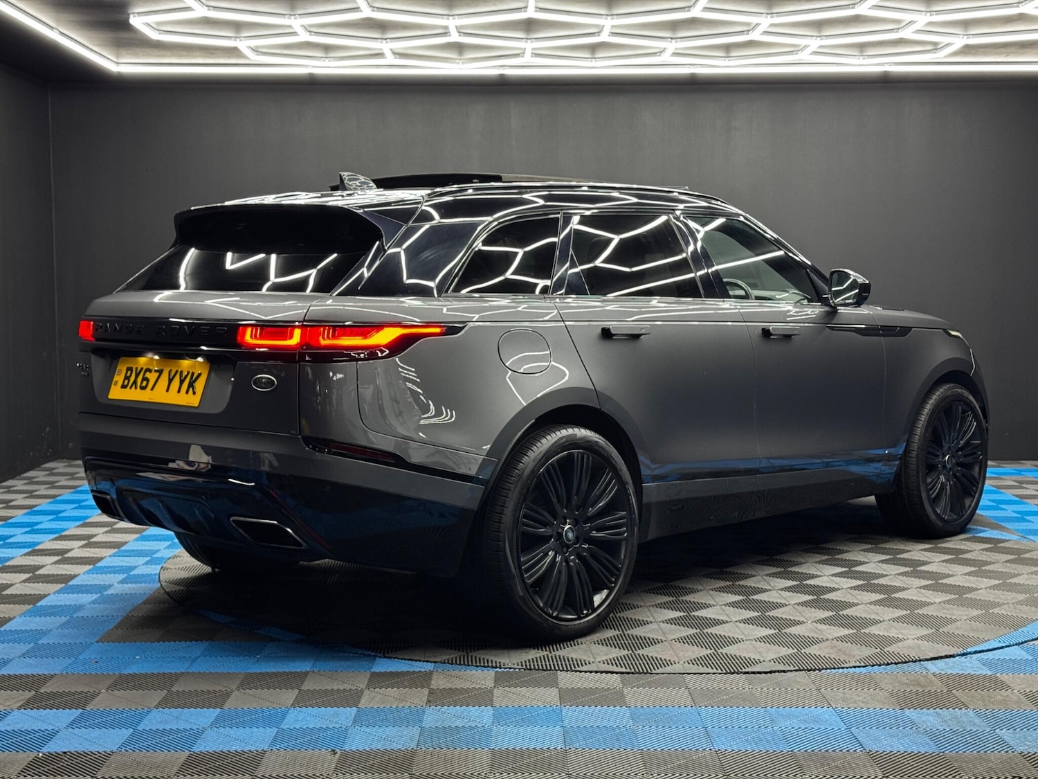 Used Land Rover Range Rover Velar 2017 for sale - 77175548: Photo 5