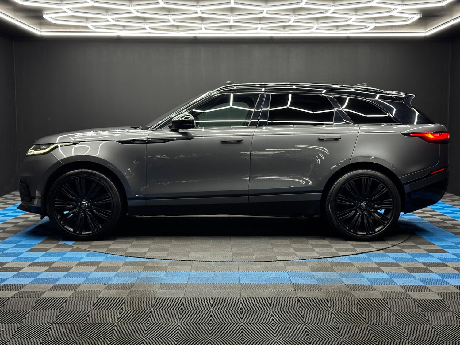 Used Land Rover Range Rover Velar 2017 for sale - 77175548: Photo 8