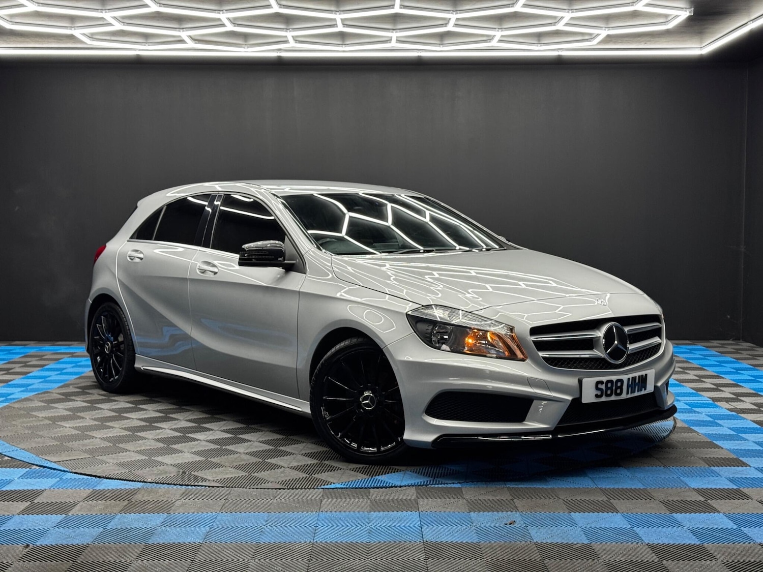 Used Mercedes-Benz A-Class 2014 for sale - 76633956: Photo 1