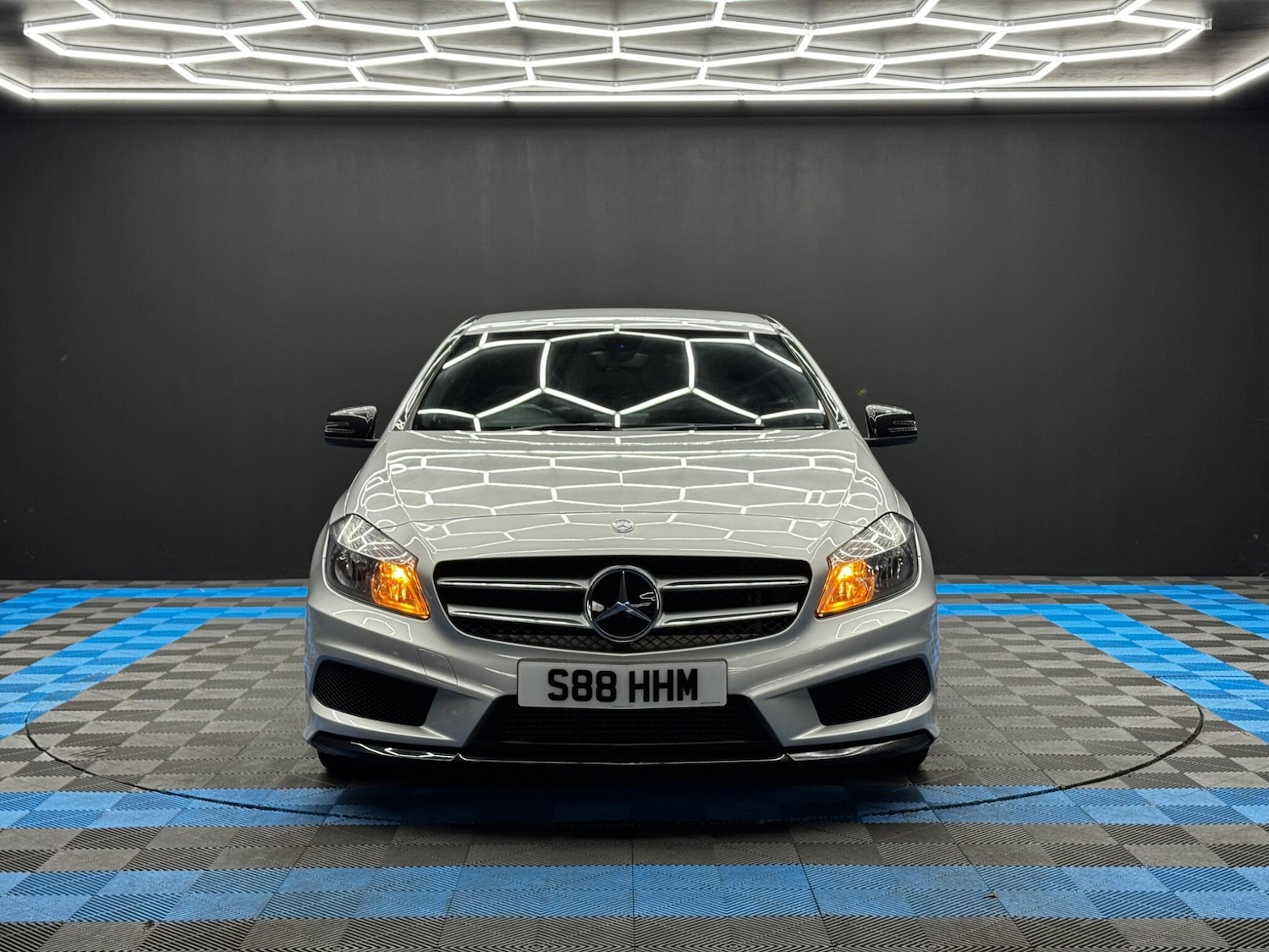 Used Mercedes-Benz A-Class 2014 for sale - 76633956: Photo 2