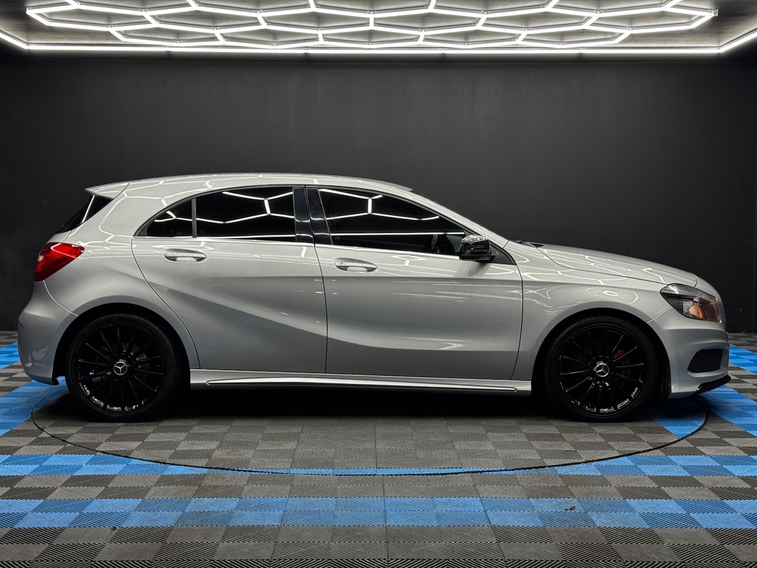 Used Mercedes-Benz A-Class 2014 for sale - 76633956: Photo 4