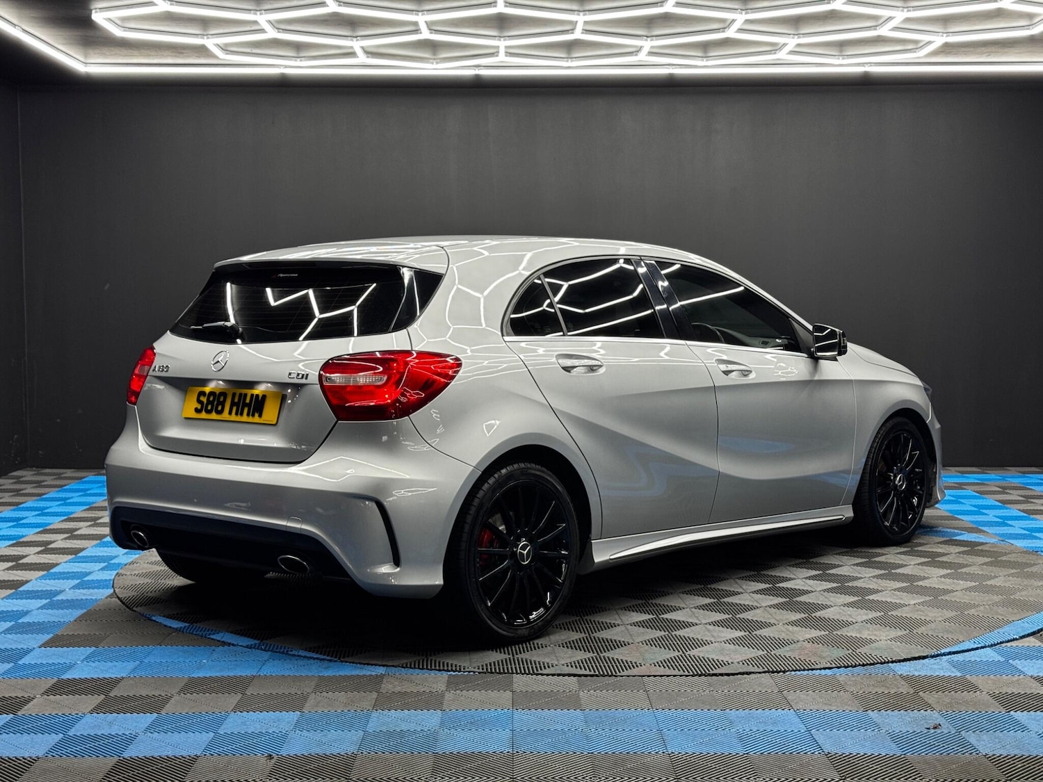 Used Mercedes-Benz A-Class 2014 for sale - 76633956: Photo 5