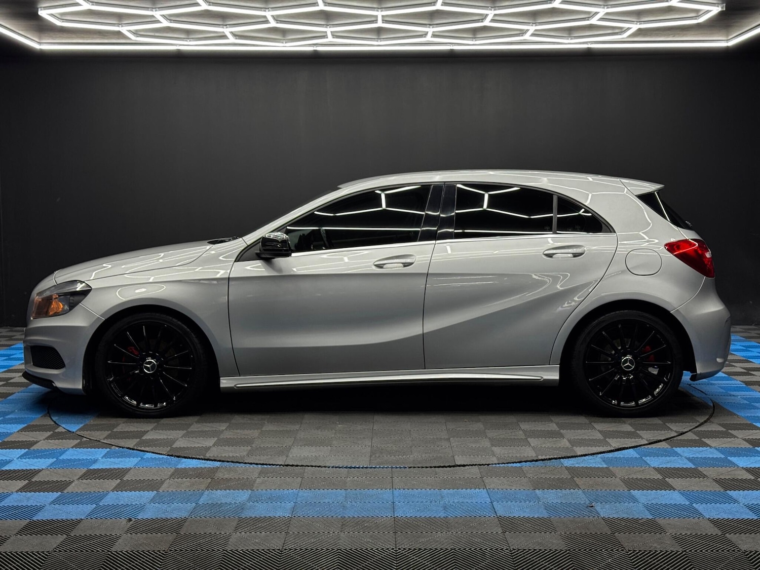 Used Mercedes-Benz A-Class 2014 for sale - 76633956: Photo 8