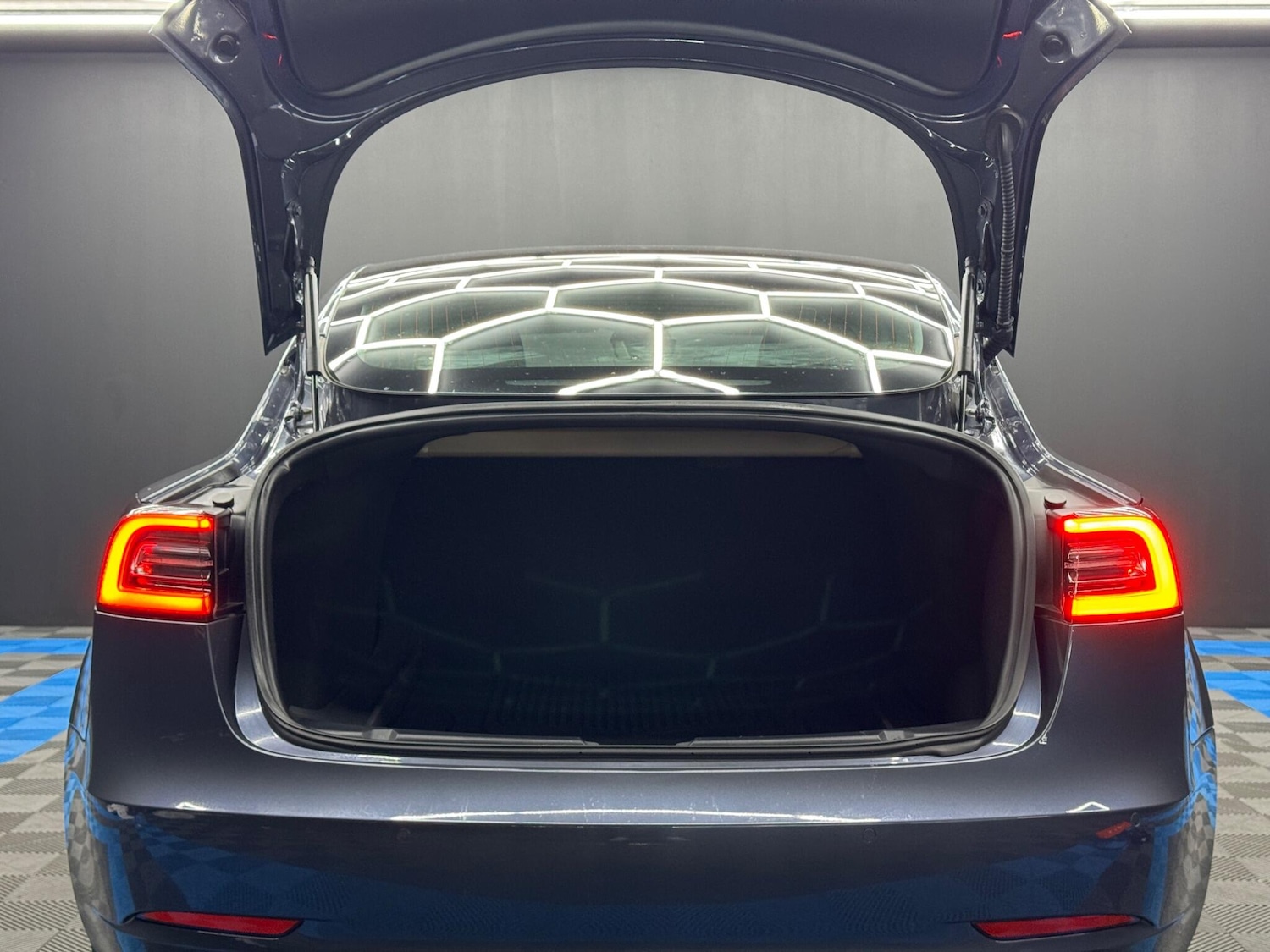 Used Tesla Model 3 2020 for sale - 76701624: Photo 40