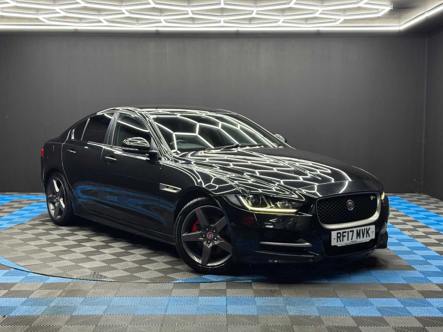 Used Jaguar XE 2017 for sale - 77358380: Photo 1
