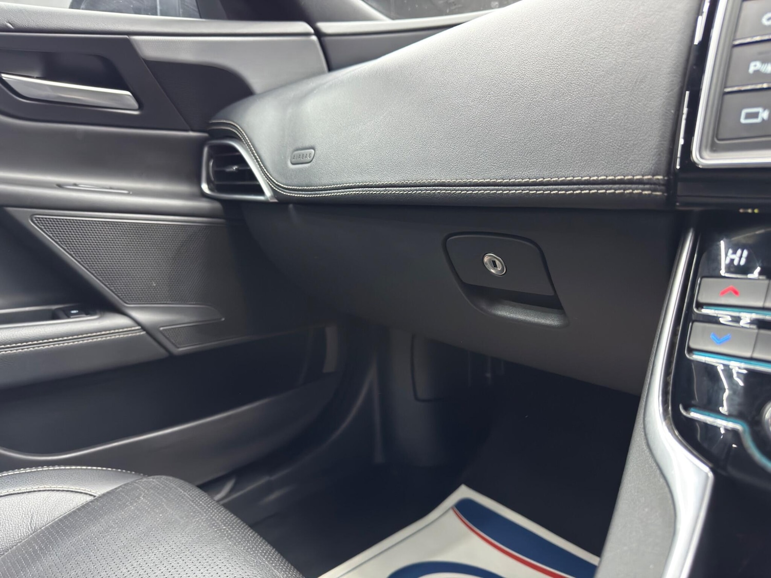 Used Jaguar XE 2017 for sale - 77358380: Photo 37